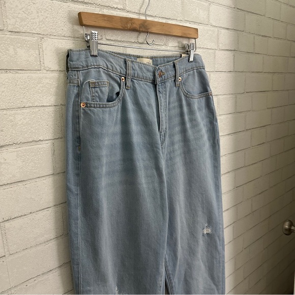 UNIVERSAL THREAD GOODS CO. Light Blue Distressed Boyfriend Jean - Picture 3 of 9